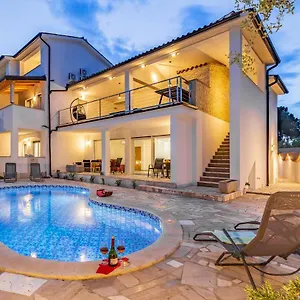  Apartman Asta